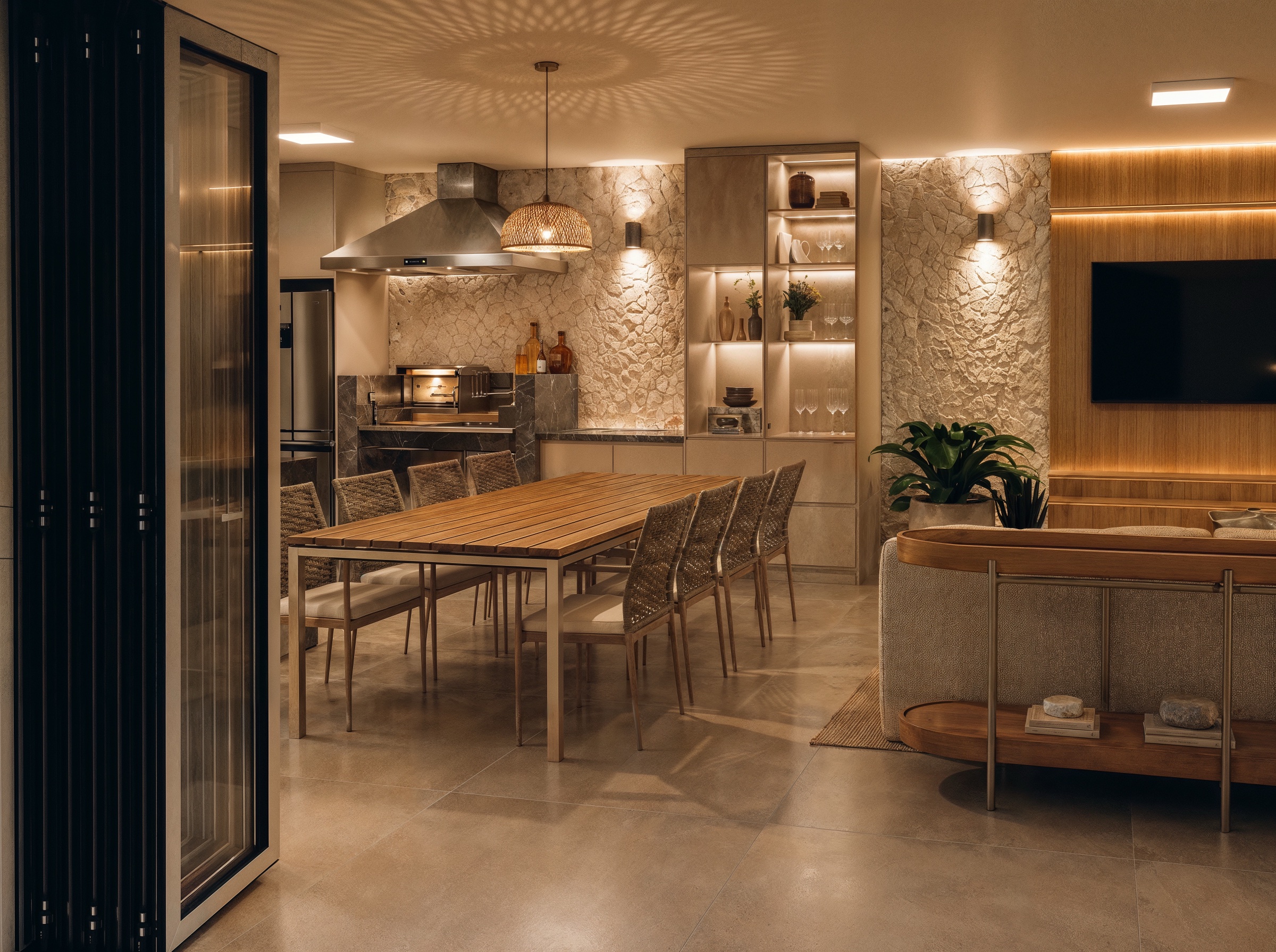 Área gourmet com mesa de jantar em madeira e abertura para o jardim